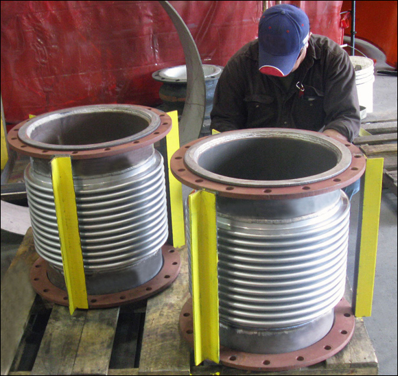 Single Expansion Joint for an Offshore Deep Drilling Platform